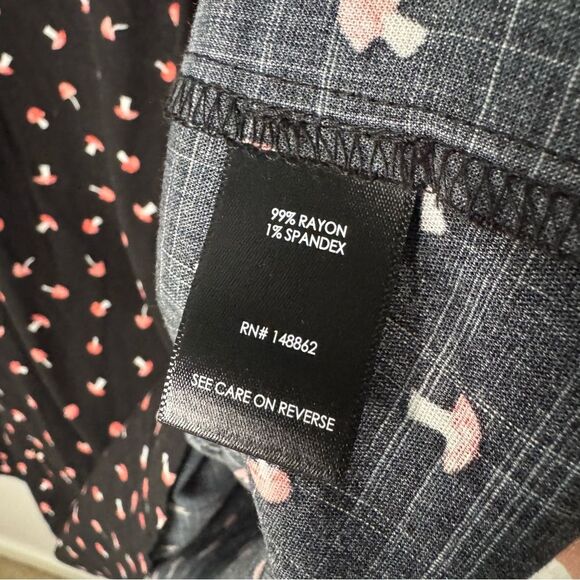 NWT Torrid Abbey Rayon Slub Top Black Scoop Neck Mushroom Print Size 4X Whimsy - Picture 7 of 9